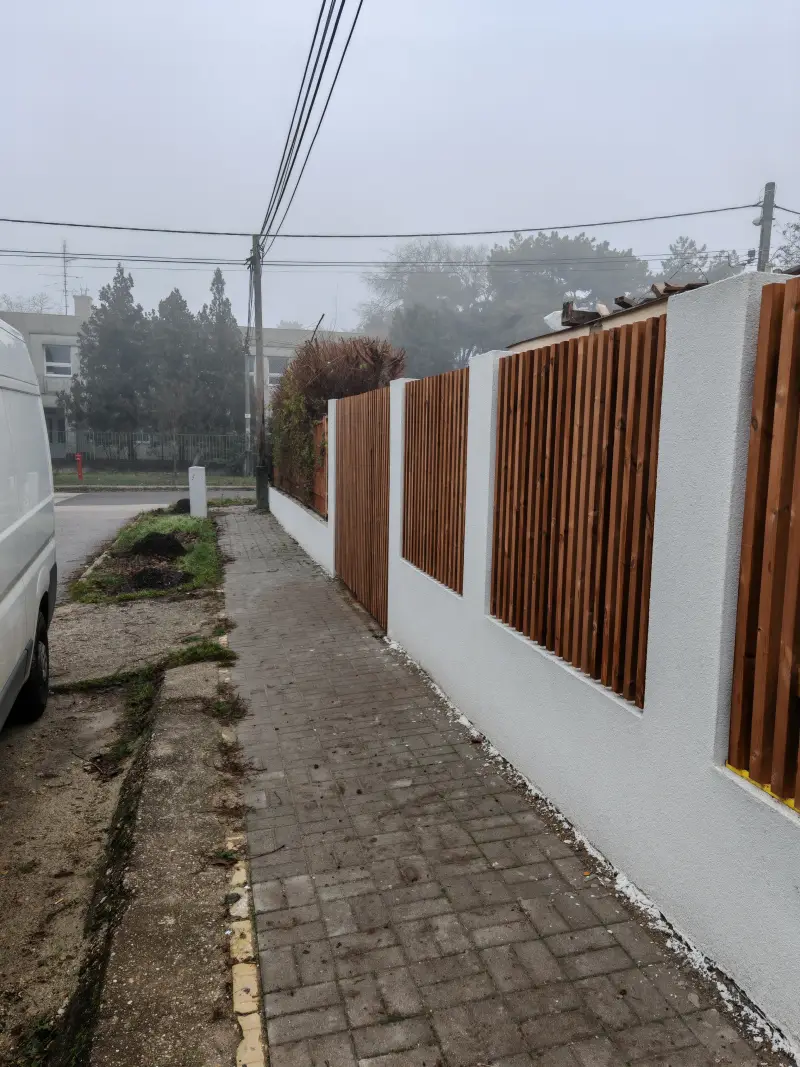 Korábban közzétett kerítésfotó
